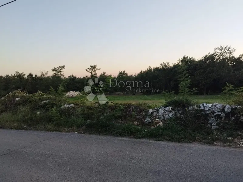 Föld Modrušani, Žminj, 1.060m2 – 2