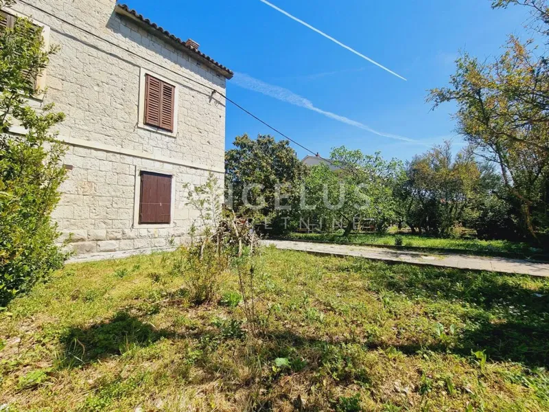 Croatia, Kaštel Lukšić - stone house, garden and building. land – 2