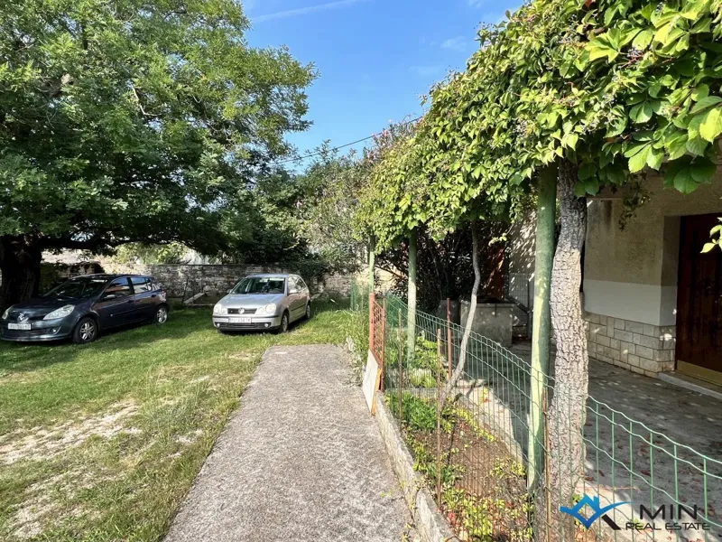 Old family estate for renovation in Plovania – 3