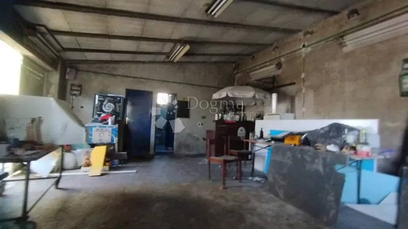 Garage Jadreški, Ližnjan, 200m2 – 2