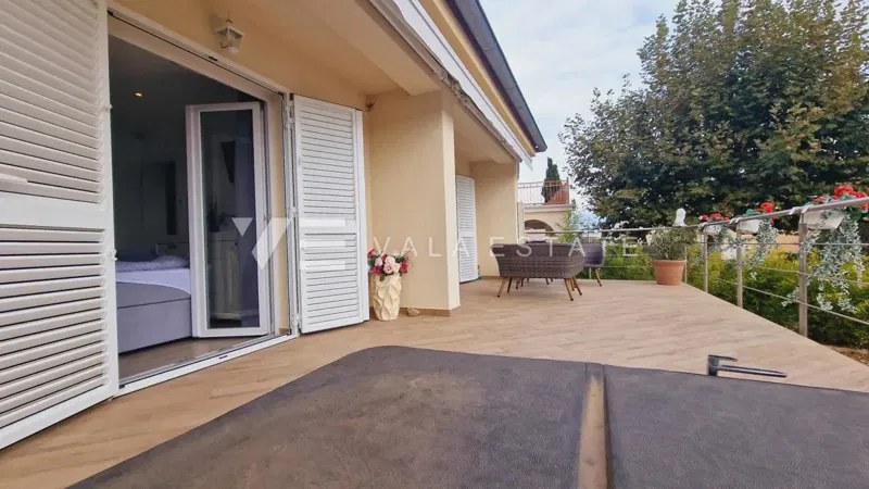 DETACHED HOUSE WITH GARDEN SECOND ROW TO THE SEA – 3