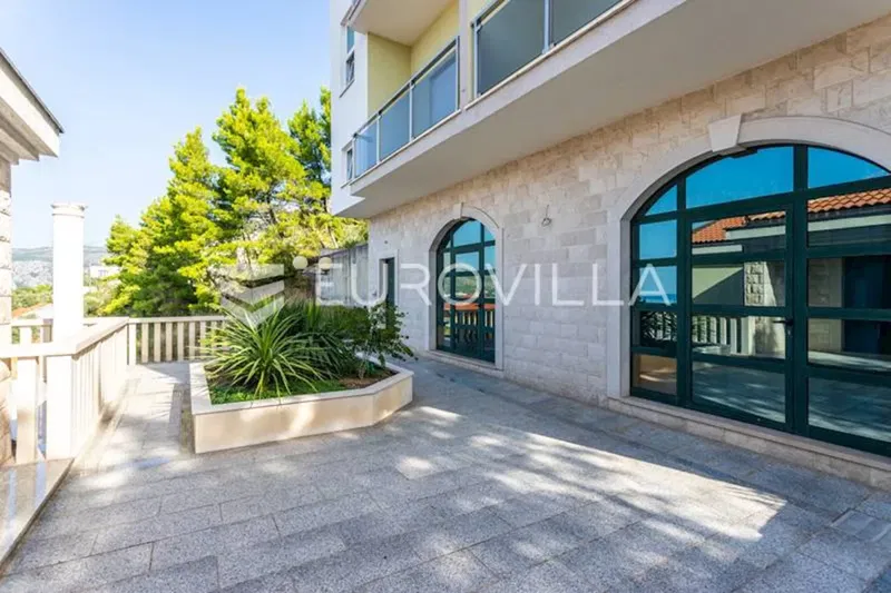 Omiš, apartment house near the beach – 2