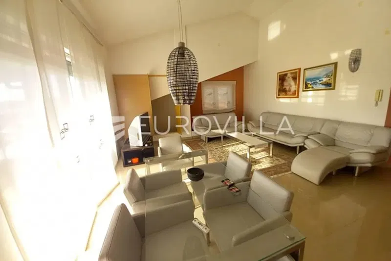 Pula, Pješčana uvala, Penthouse with sea view, garden, parking space, 150 m² – 2