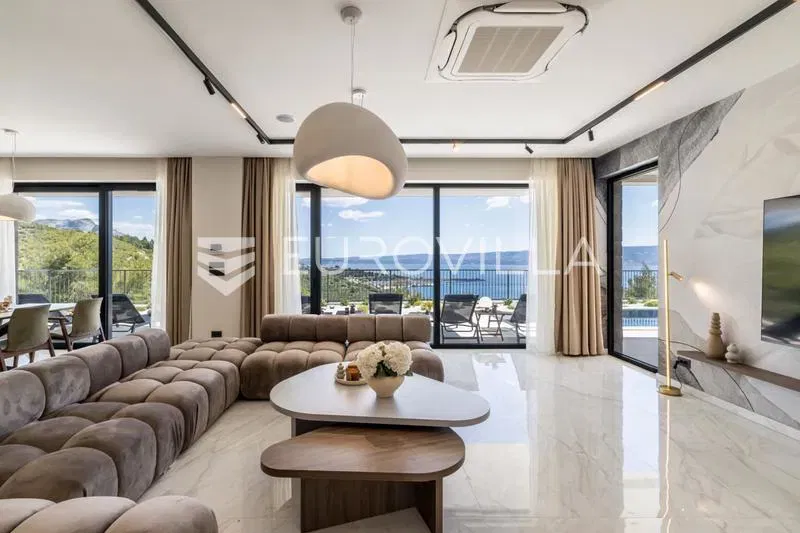 Dugi Rat, a villa with a swimming pool and a beautiful view of the sea – 2