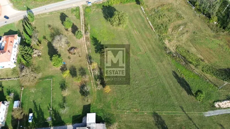 Poreč, surroundings, spacious building plot with legalized building! – 2