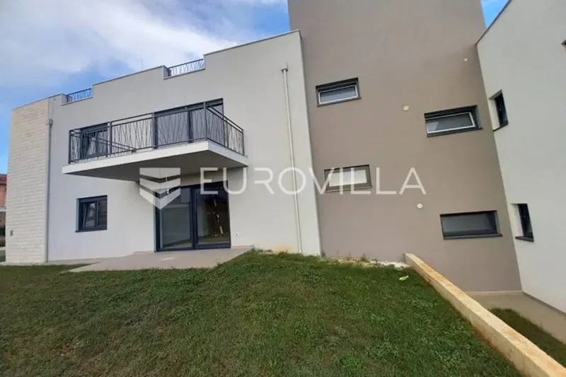 Poreč, apartment with parking space, close to the sea, new building 94 m² – 2