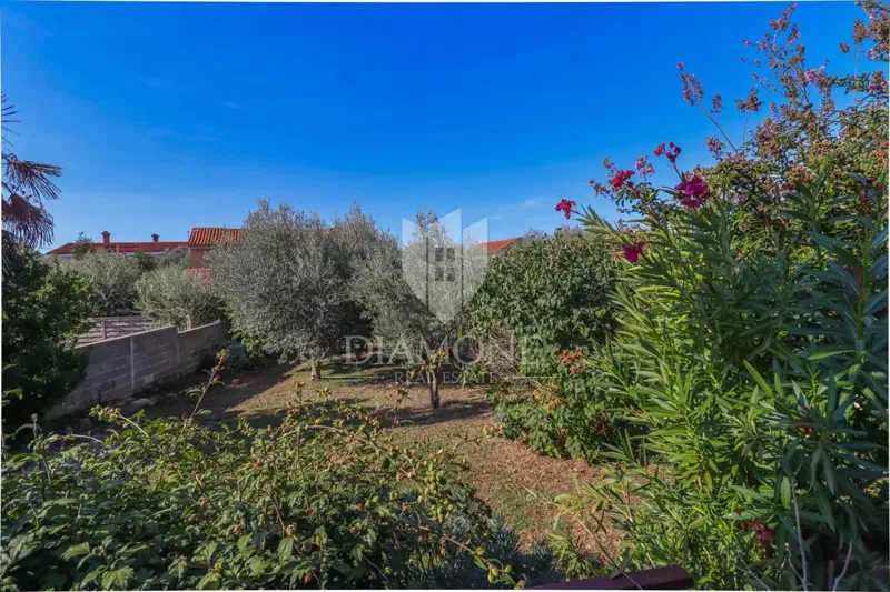 Green house with a sea view in the center of Medulin! – 2