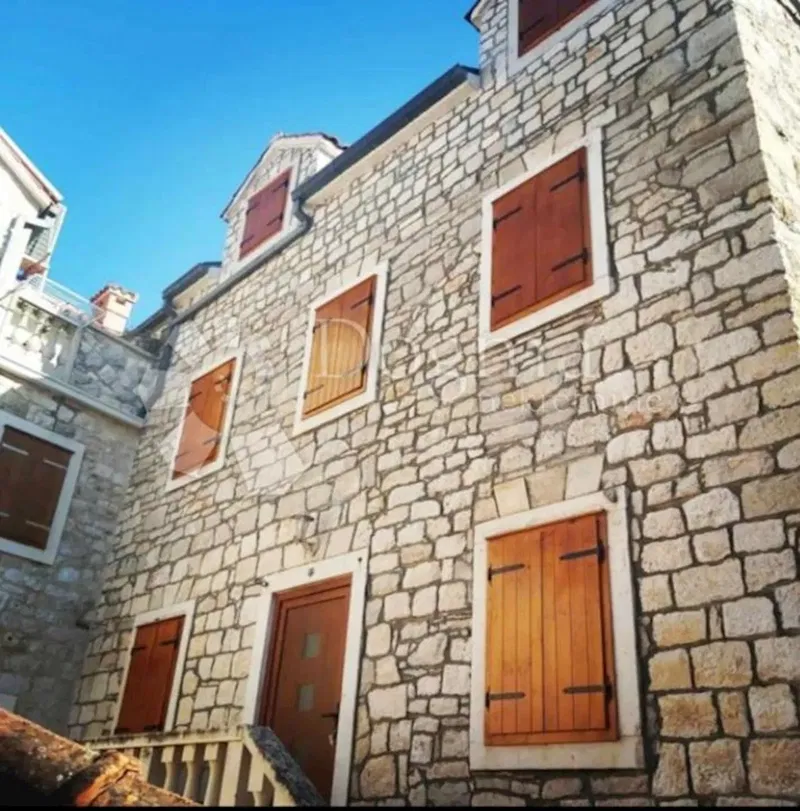 House Supetar, 350m2 – 2