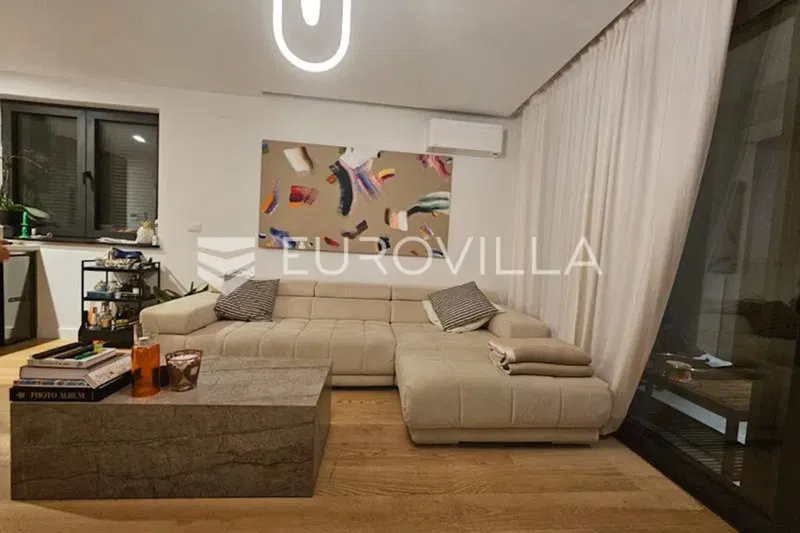 Rijeka, Costabella, luxurious three-room apartment 101.39 m² – 2