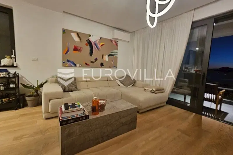 Rijeka, Costabella, luxurious three-room apartment 101.39 m² – 3