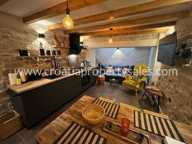 Kastela, old stone house for sale, 350.000 € – 3