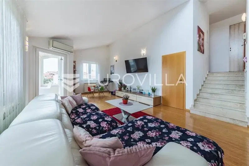 Pula, Nova Veruda, two-story apartment with private parking – 3