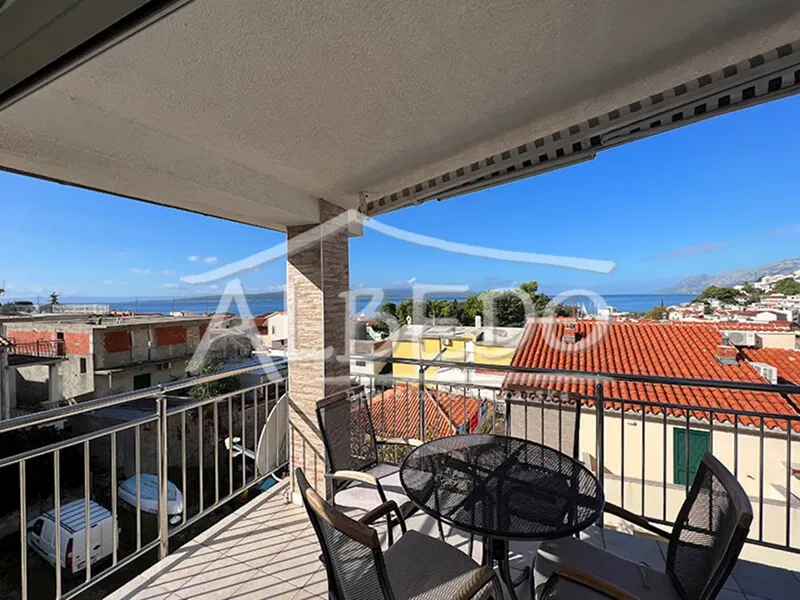 Četiri apartmana s pogledom na more u centru Baške Vode