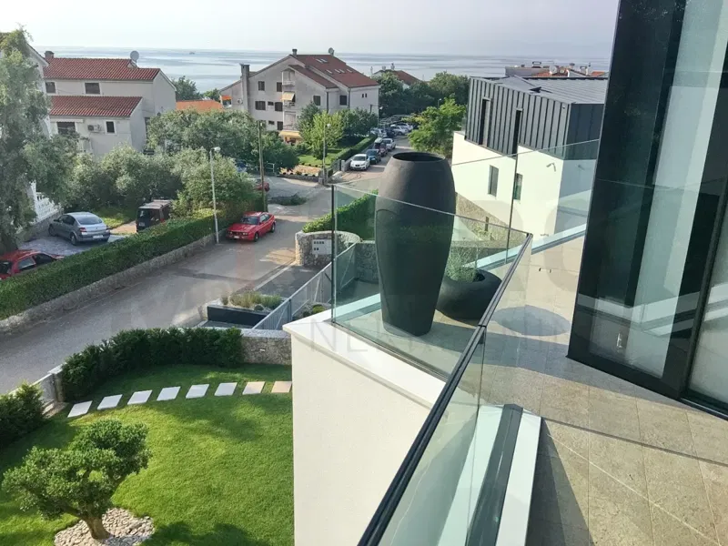 Malinska, exclusive penthouse with pool in a great location 80 m from the sea! – 3