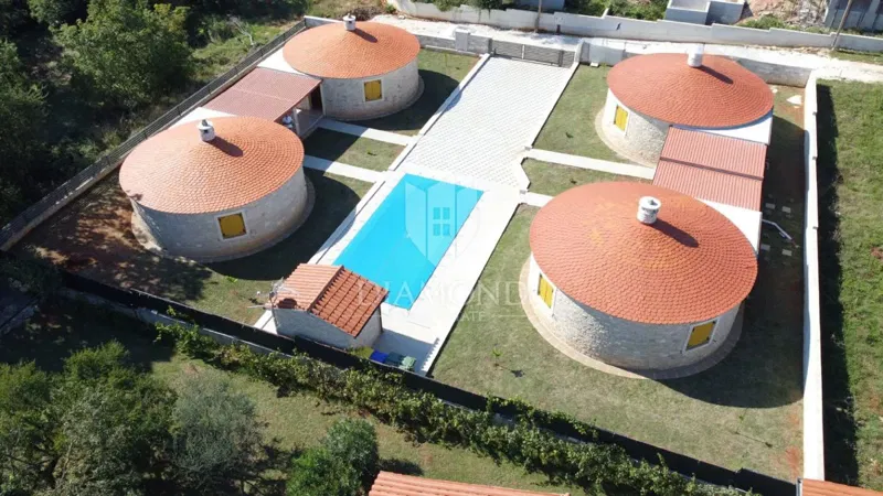 Dom Peruški – 3