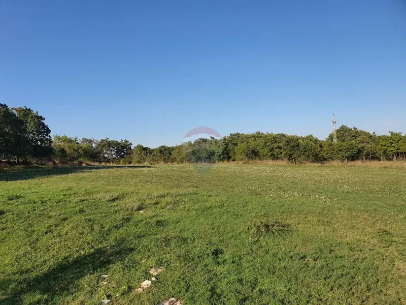 Istria, Marčana surroundings- building and agricultural land, 7.664m2 – 2