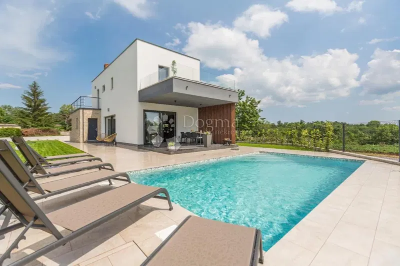 ELEGANT HOLIDAY HOUSE – 2