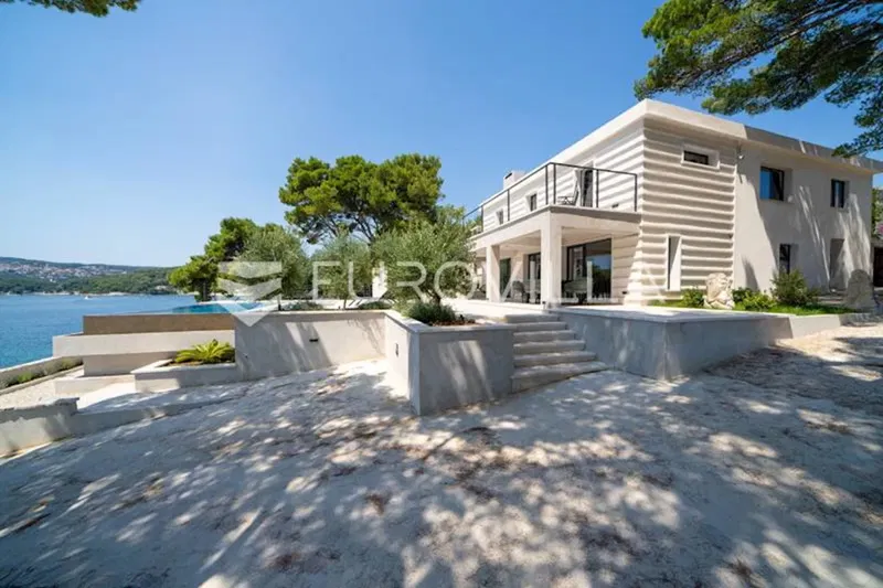 Brač, villa in a beautiful position, 1st row by the sea – 3