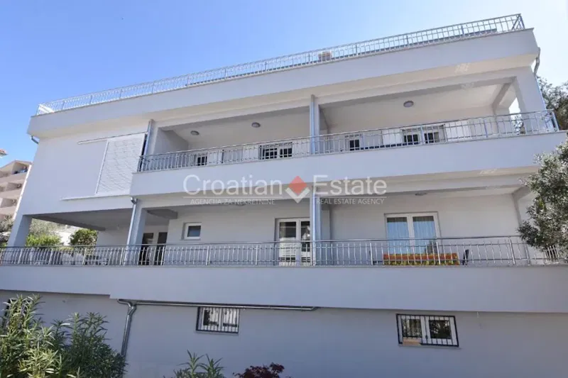 Čiovo-sziget – Három apartmanos ház tengerre néző kilátással, eladó – 2