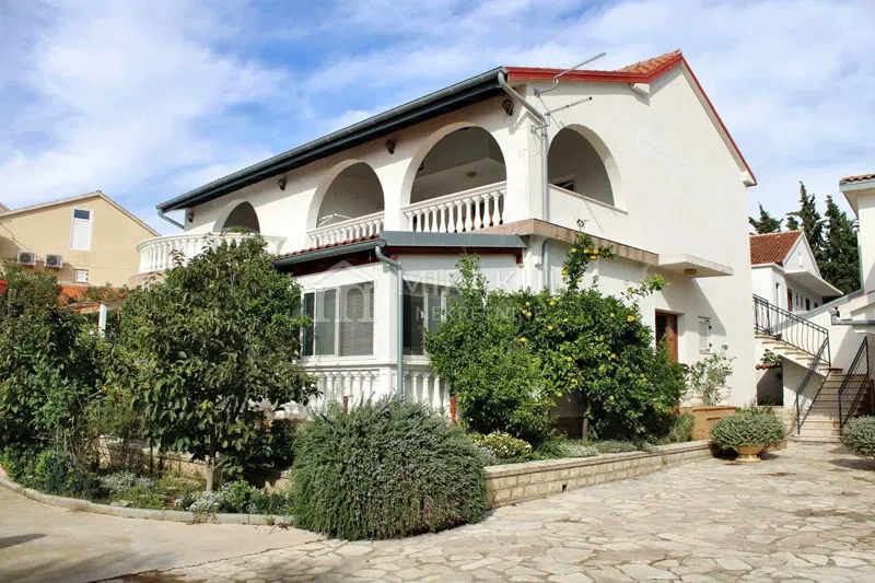 Real Estate Srima, Camp and house with three apartments near the sea – 3