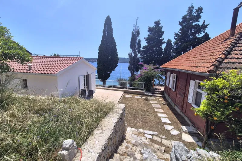 Two houses on a spacious plot by the sea – 2