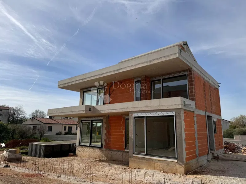 VILLA MODERNA CON PISCINA, A 4 KM DAL MARE – 2