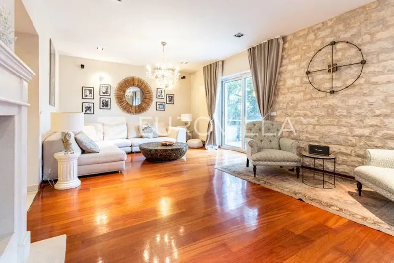 Split, Bacvice, unique villa in a beautiful position near the sea – 2