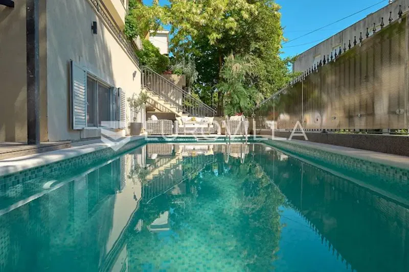 Split, Bacvice, unique villa in a beautiful position near the sea – 3