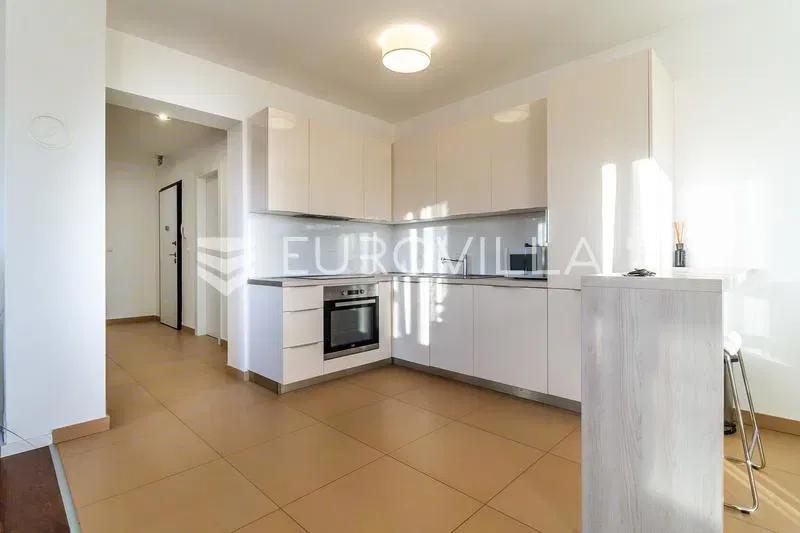 Rijeka, Marčelji, newly renovated three-room apartment with sea view and swimming pool NKP 85 m2 – 3