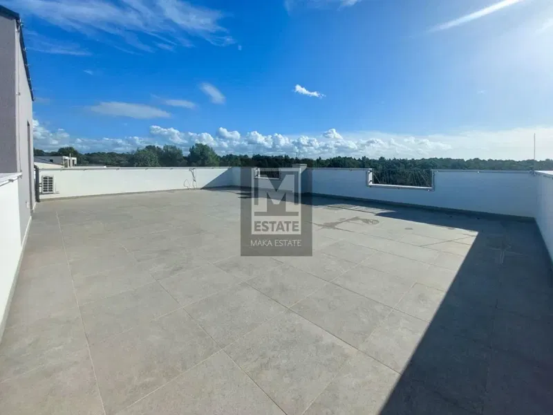 Parenzo, dintorni, appartamento trilocale con terrazza sul tetto! – 2