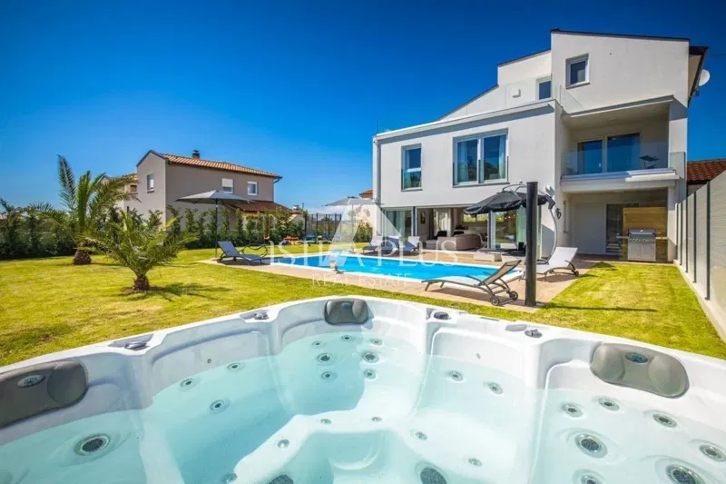 Luxurious modern villa with pool near Poreč – 2