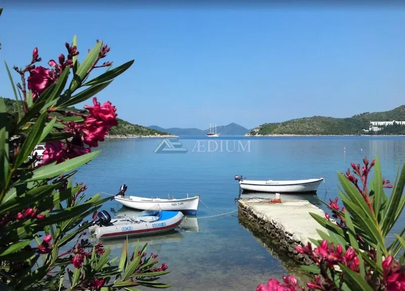 GRAĐEVINSKO ZEMLJIŠTE U BLIZINI ACI MARINE U SLANOM