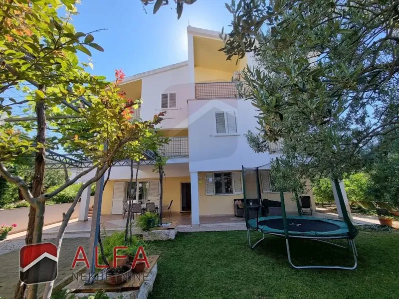 Croazia, Žaborić, casa con 5 appartamenti in vendita, a 150 m dal mare ​ – 3