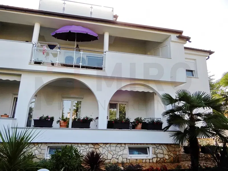 Malinska, semi-detached house with 4 apartments and sea view! – 3
