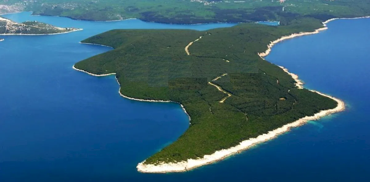 Veće građevinsko zemljište s pogledom na more