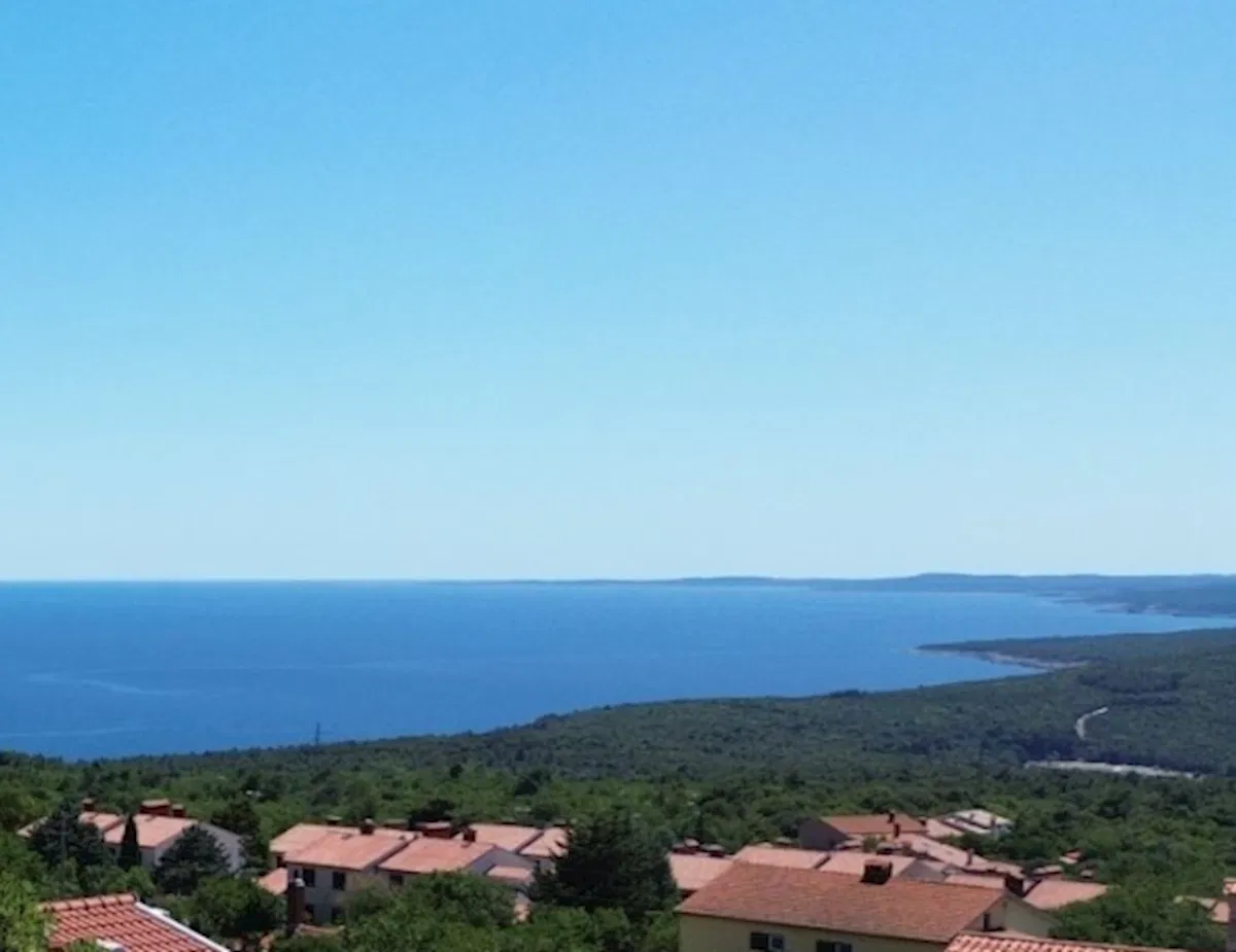 Labin okolica građevinsko zemljište s pogledom na more