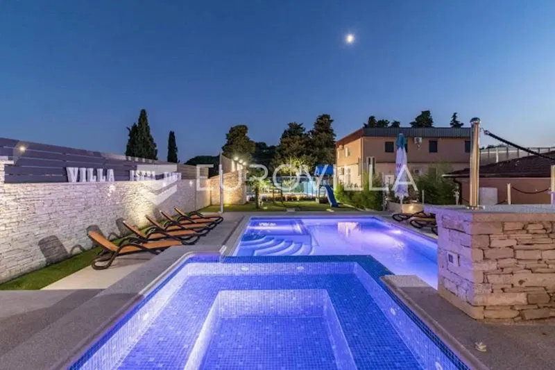 Valtura, a luxury villa with a heated pool and a large garden, a rarity on the market – 2
