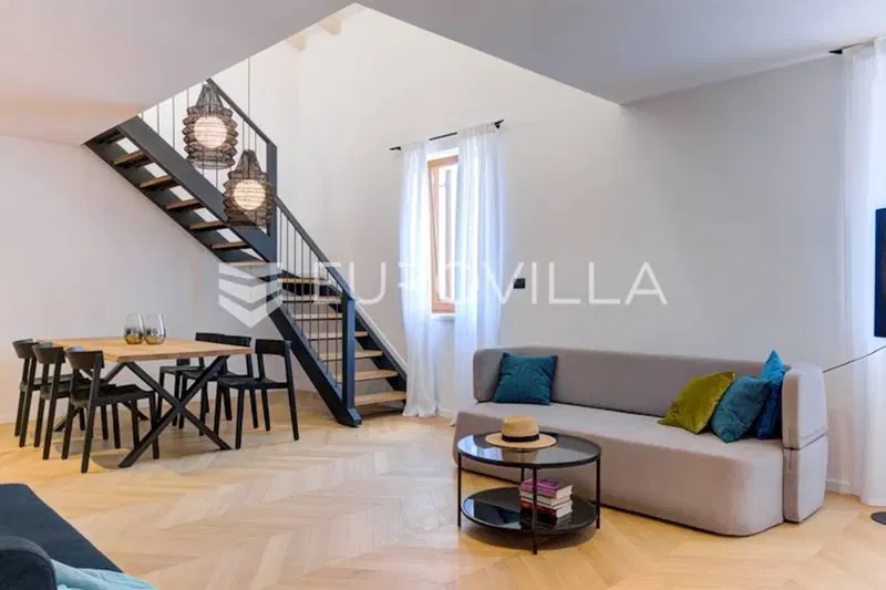 Opatija, Volosko, luxurious four-bedroom apartment in the first row to the sea, NKP 132,51 m2 – 2