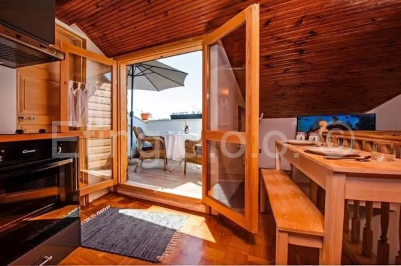 Center of Rovinj, stone house with sea view! – 2