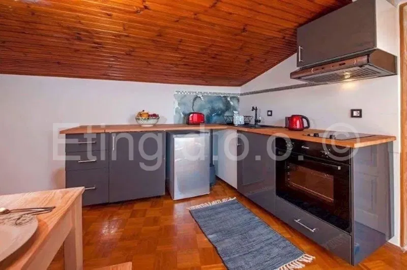 Center of Rovinj, stone house with sea view! – 3