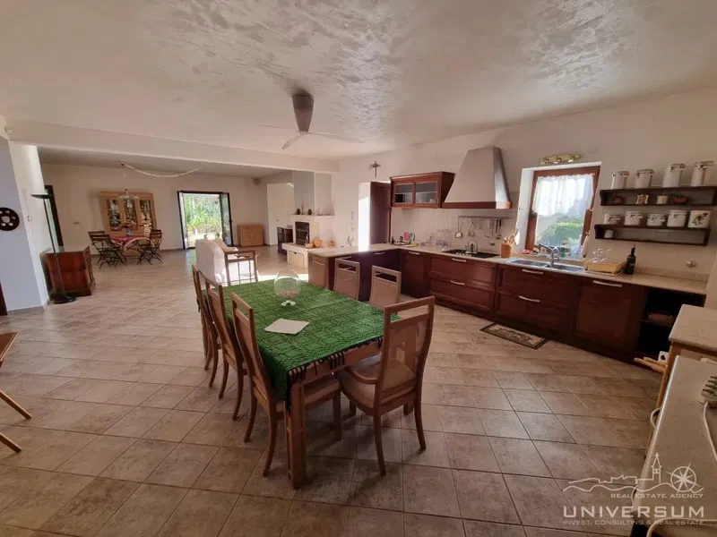 A magnificent abode nestled in a vast estate - a true epitome of grandeur and elegance. – 3
