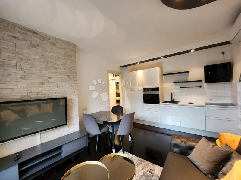 Flat Opatija, 52m2 – 2