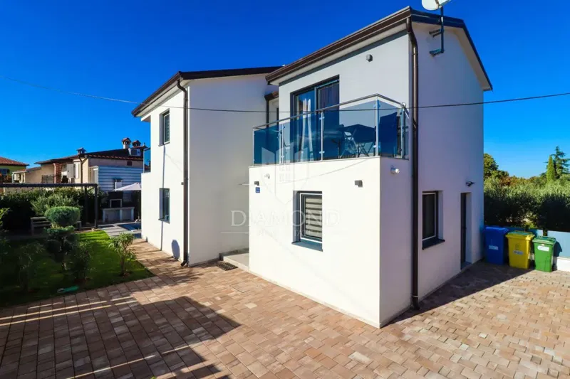 Poreč, surroundings, beautiful modern house with pool! – 2
