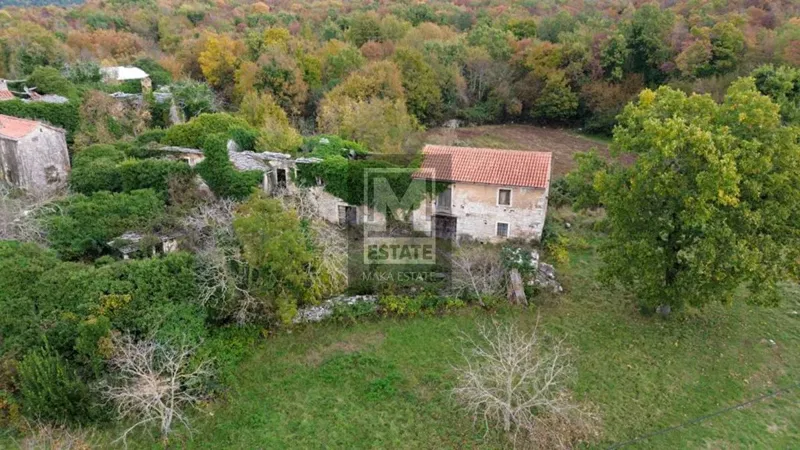 Oprtalj, tenuta con ampio terreno e vista mare! – 2