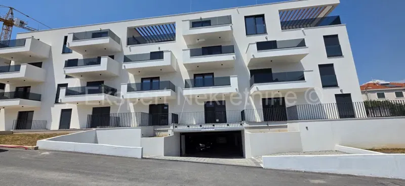 Čiovo, Okrug.G., 2-bedroom apartment 90m2, sea view, garage p.m. – 2