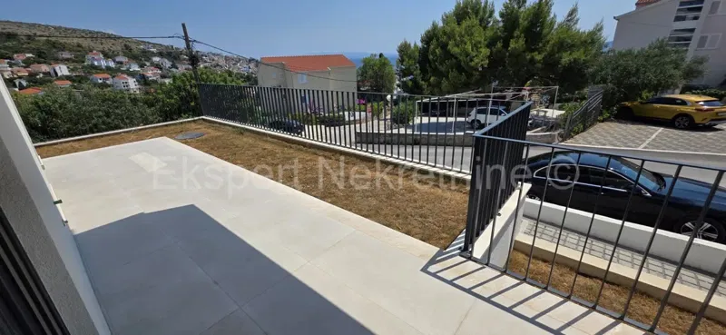 Čiovo, Okrug.G., 2-bedroom apartment 93m2 + garden 35m2, garage space, storage room – 3