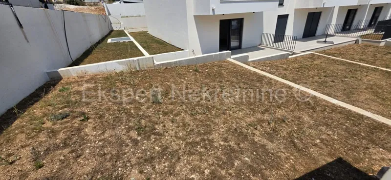 Čiovo, Okrug.G., 2-bedroom apartment 97m2 + 143 m2 garden, – 2