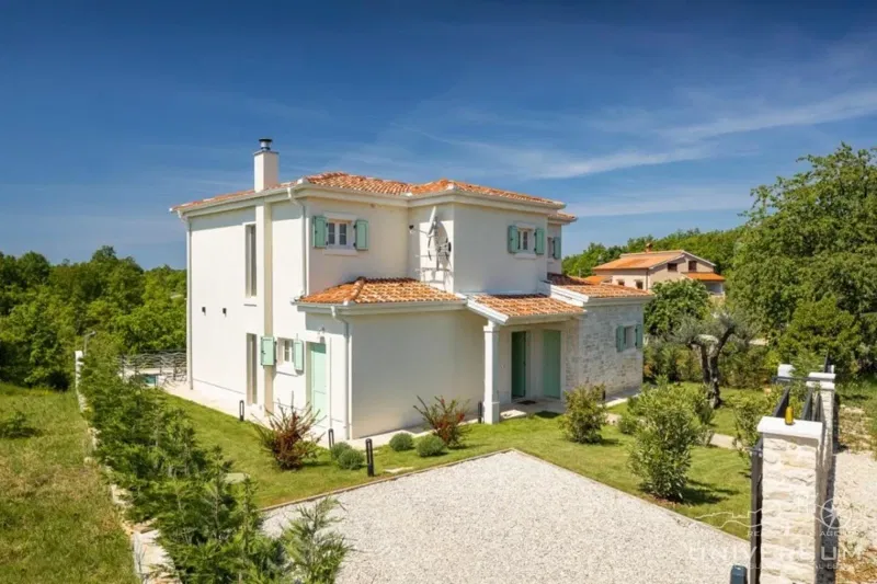 The enchanting villa is located in the vicinity of Poreč – 3