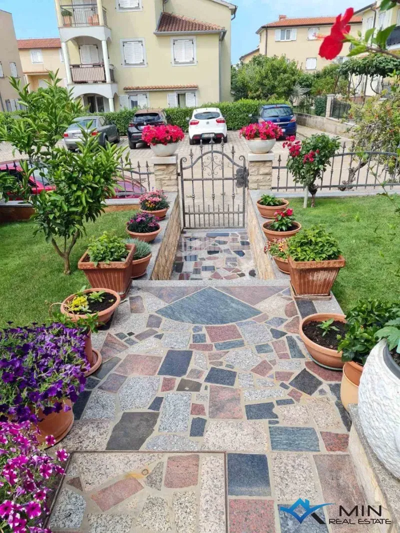 Apartment with a nicely decorated garden in Novigrad – 3