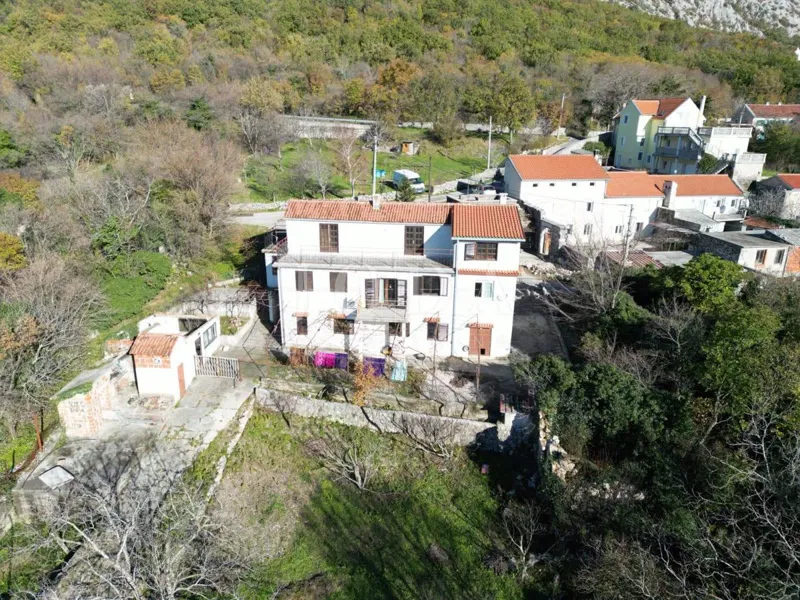 Spacious House with Garden, Expansion Potential, and Investment Ready: Your Ideal Drivenik Retreat – 2